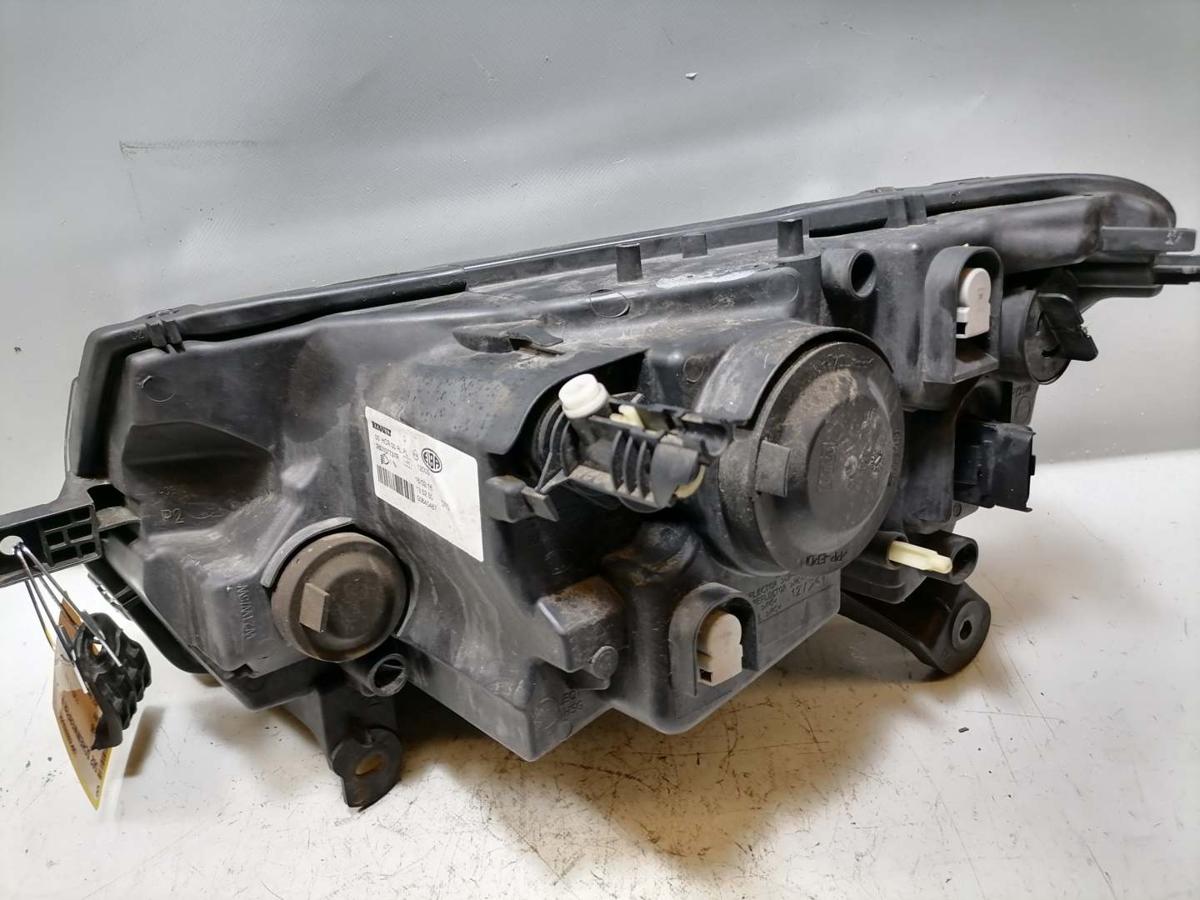 Dacia Sandero 2 original Scheinwerfer vorn rechts Halogen Halter oben abgebrochen Bj.2016